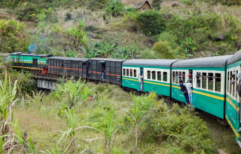 Train to the southeast of Madagascar, FCE, Fianarantsoa, Manakara